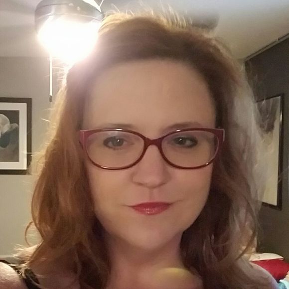 Meet your Posher, Caroline - Picture 1 of 1